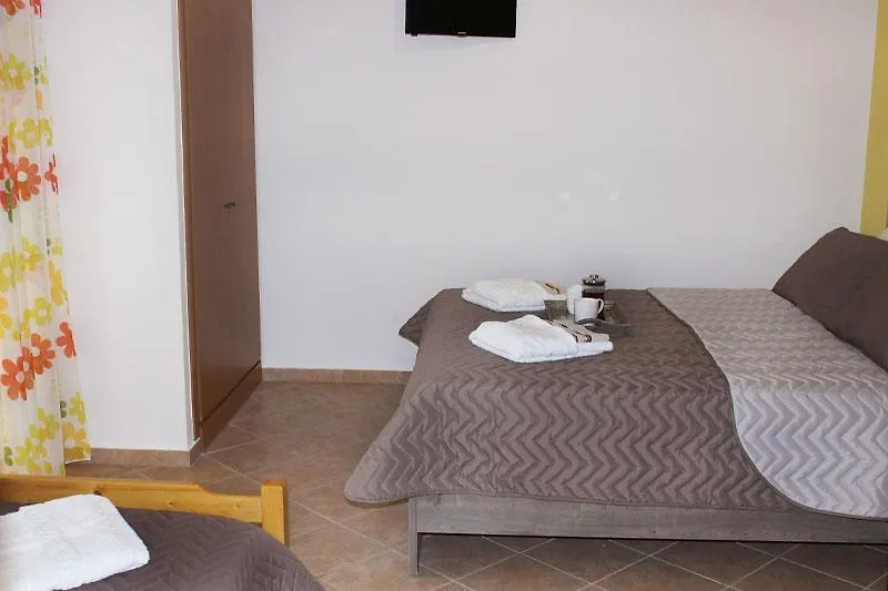 Apartment Souzana Rooms Nea Plagia